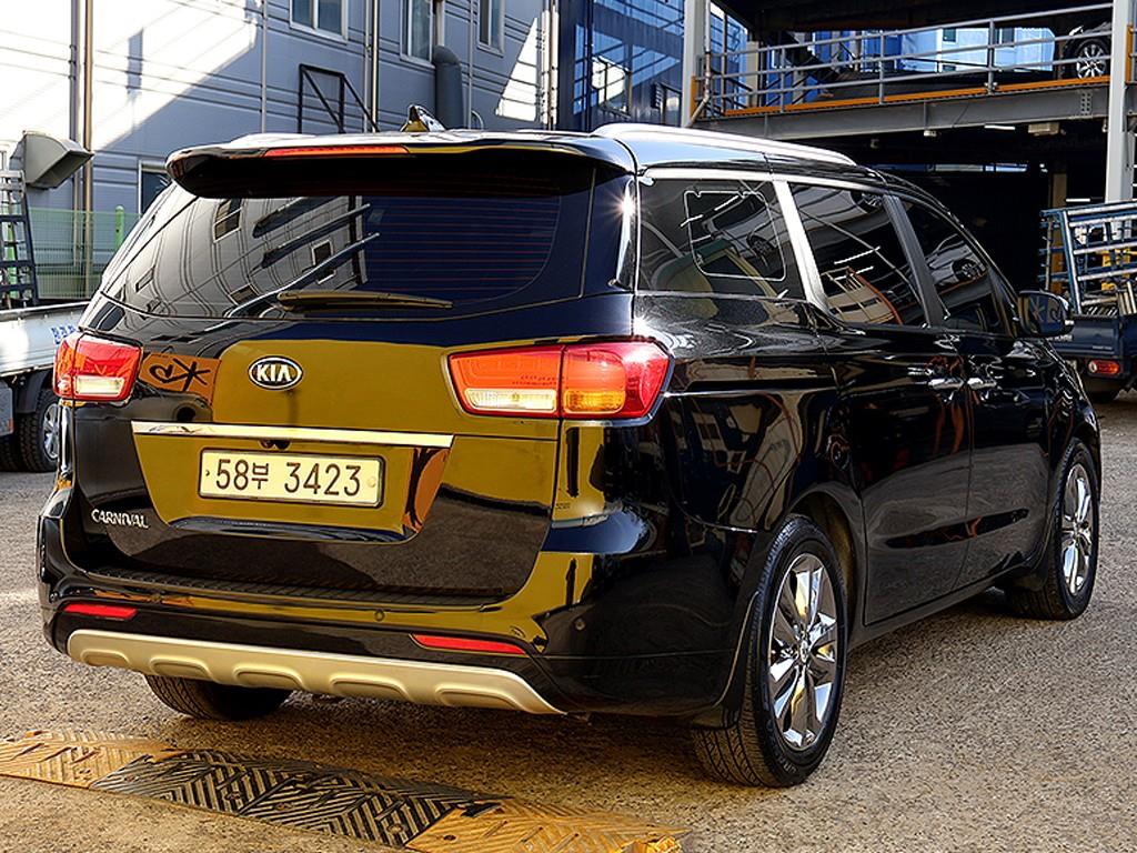 KIA Carnival - Vista 7