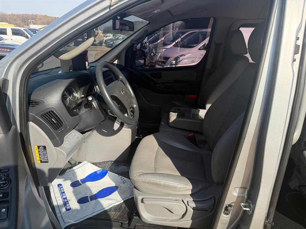 HYUNDAI Starex - Vista 8