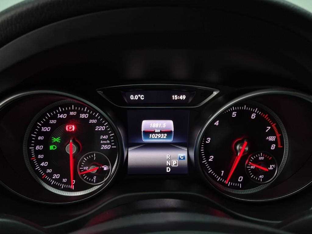 Mercedes Benz GLA Class - Vista 6