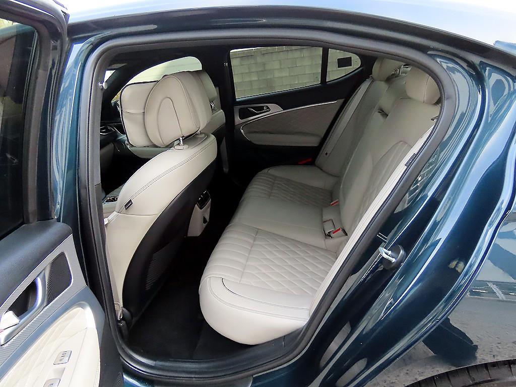 Genesis G70 - Vista 6