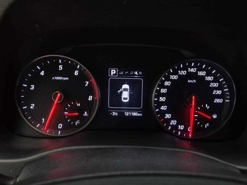 HYUNDAI Avante - Vista 6