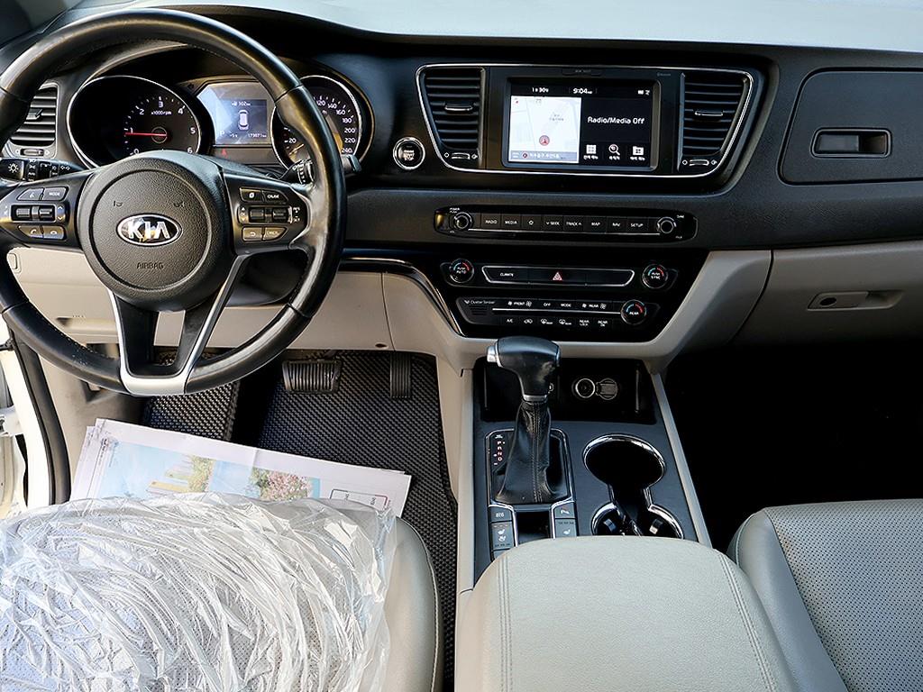 KIA Carnival - Vista 5