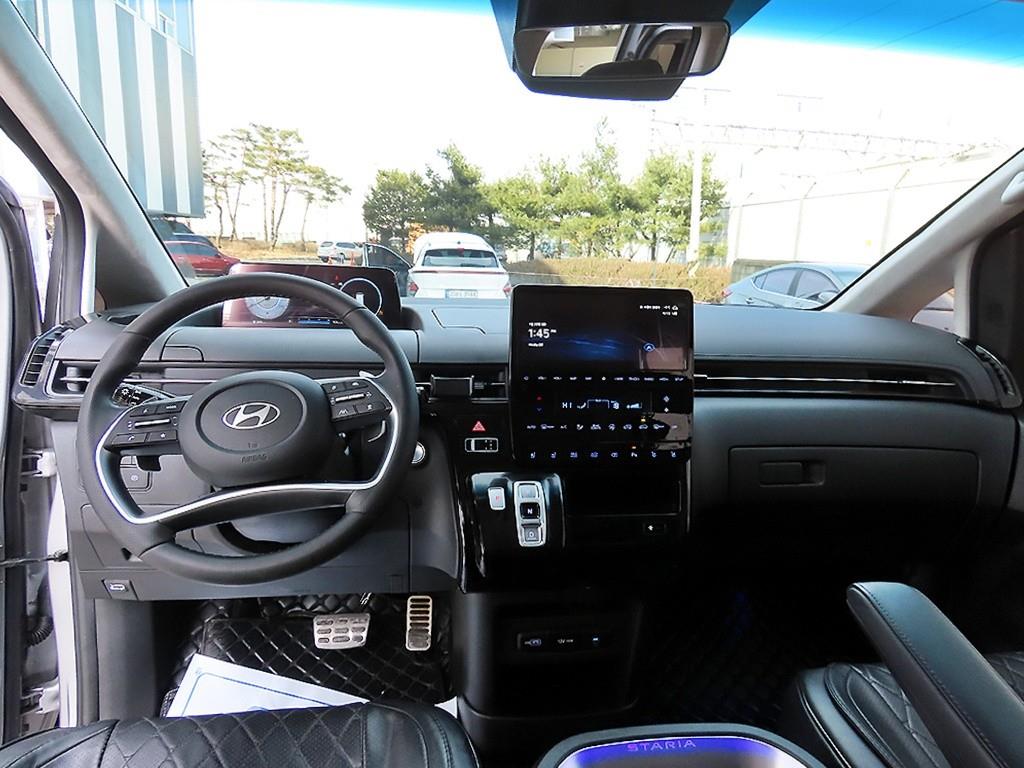 HYUNDAI Staria - Vista 8