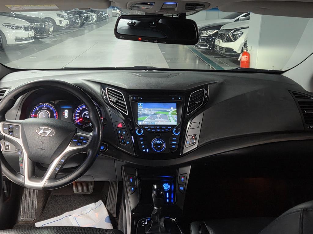 HYUNDAI i40 - Vista 7