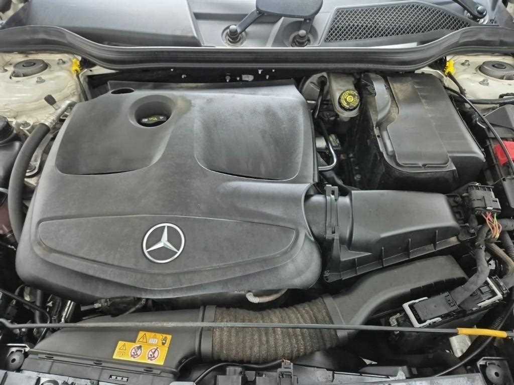 Mercedes Benz GLA Class - Vista 5