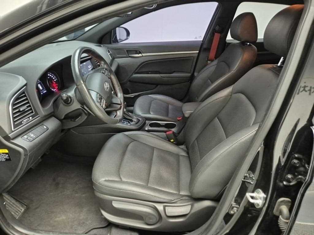 HYUNDAI Avante - Vista 11