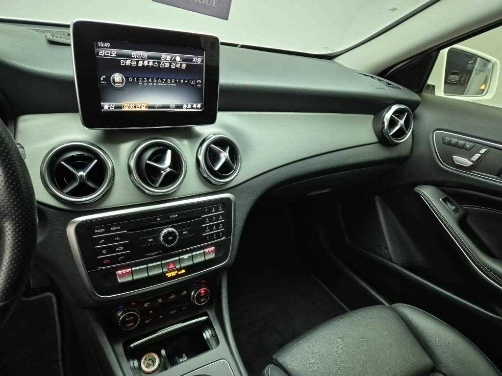 Mercedes Benz GLA Class - Vista 10