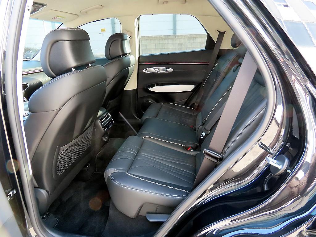 Genesis GV70 - Vista 6