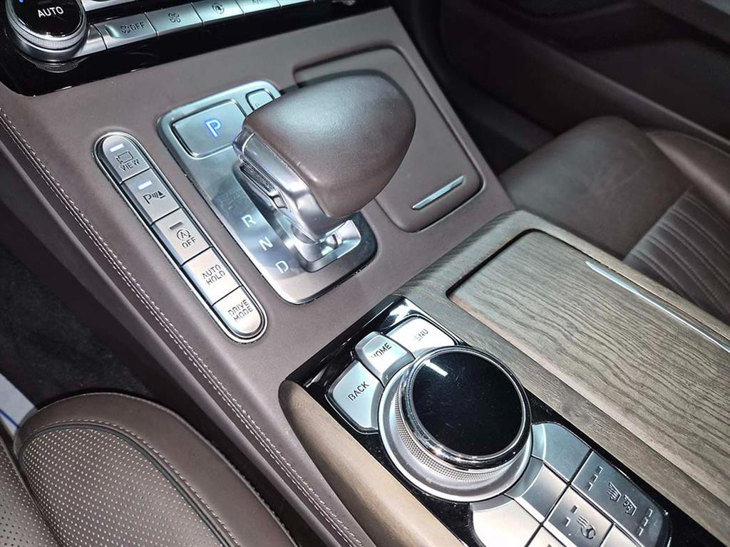 Genesis G90 - Vista 11