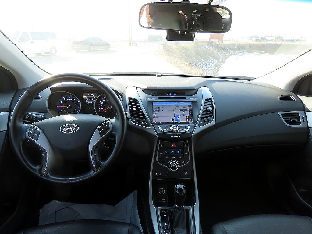 HYUNDAI Avante - Vista 9