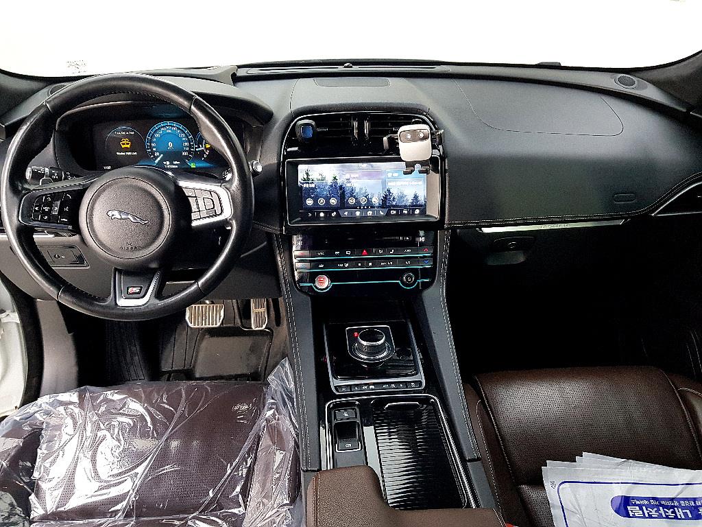 Jaguar F-PACE - Vista 5