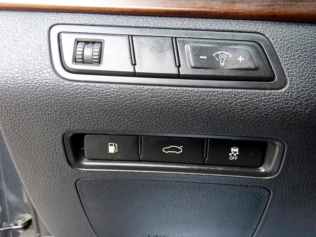 HYUNDAI Sonata - Vista 12