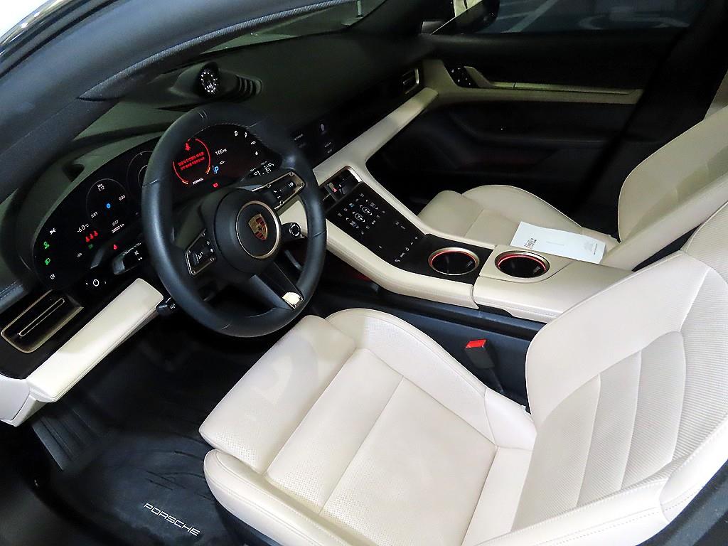 Porsche Taycan - Vista 10