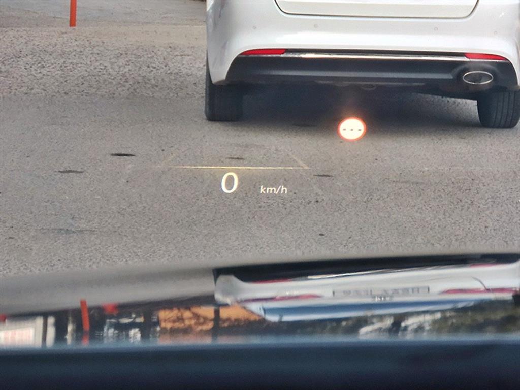 Genesis G80 - Vista 10