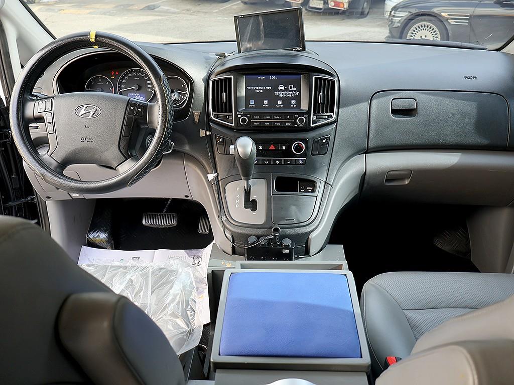 HYUNDAI Starex - Vista 9