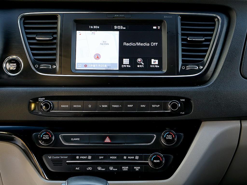 KIA Carnival - Vista 11