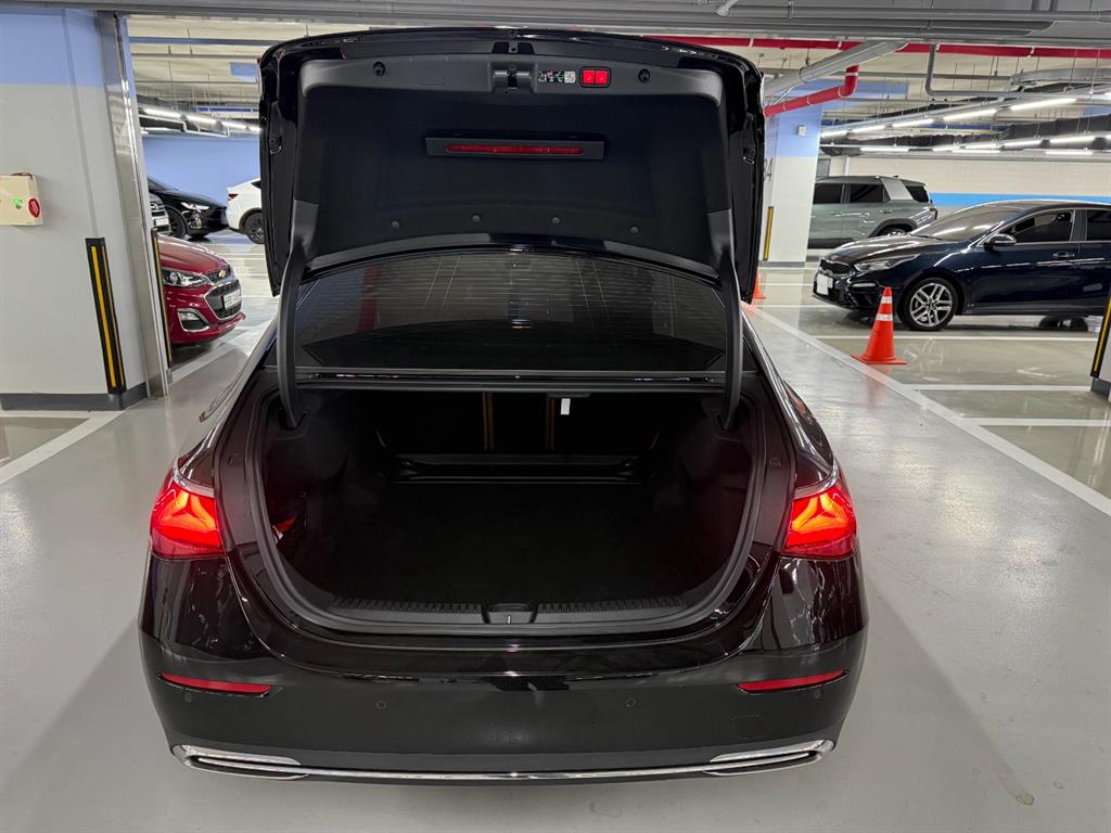 Mercedes Benz E class - Vista 5