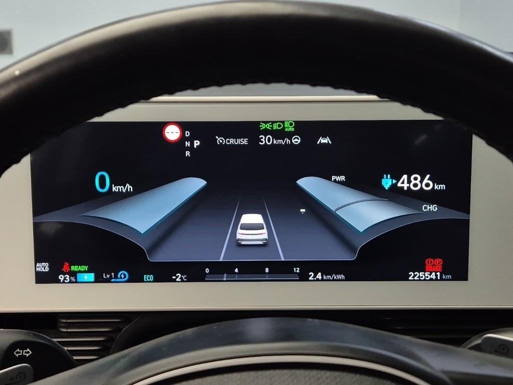 HYUNDAI Ioniq 5 - Vista 6