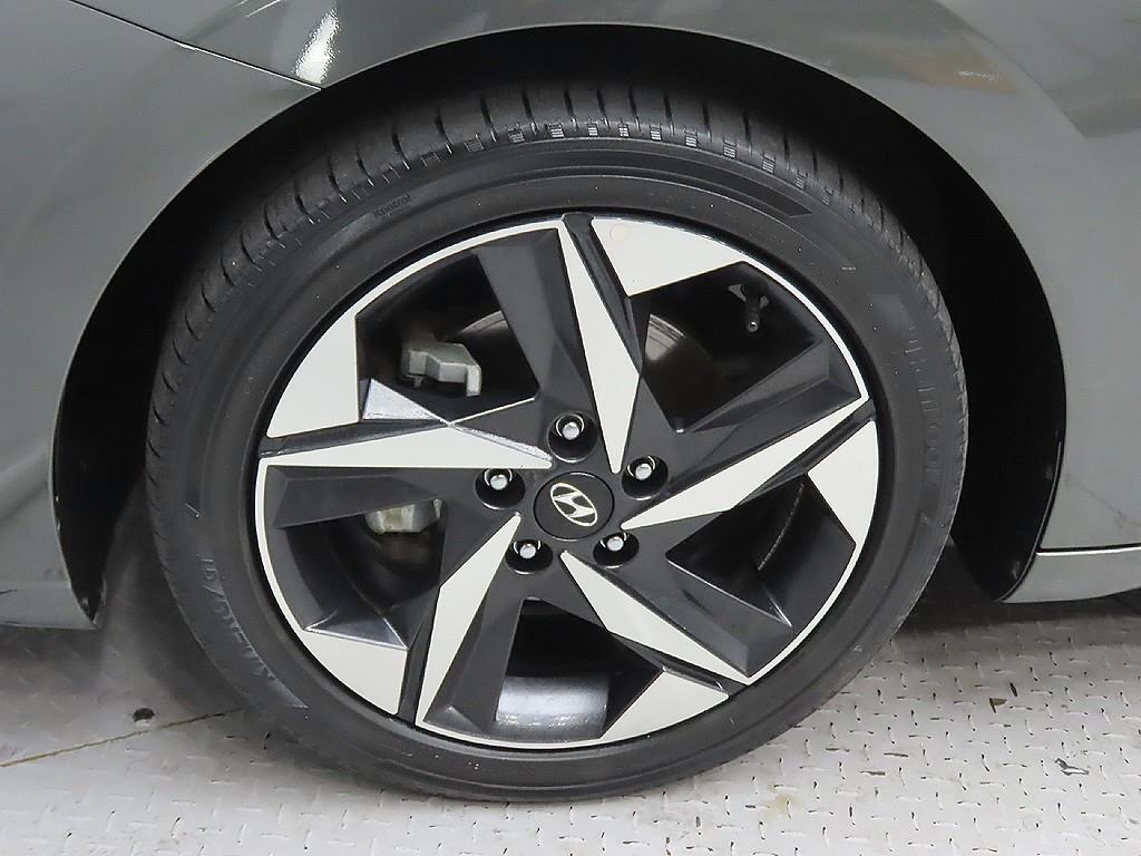 HYUNDAI Avante - Vista 9