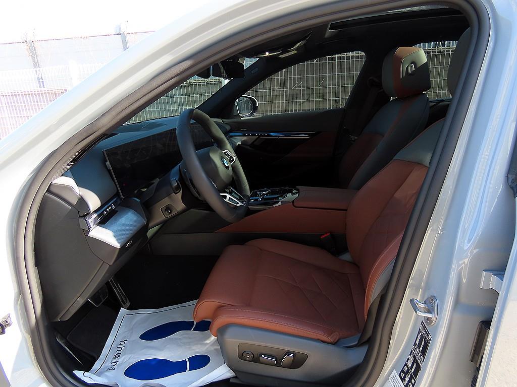 BMW 5 Series - Vista 5