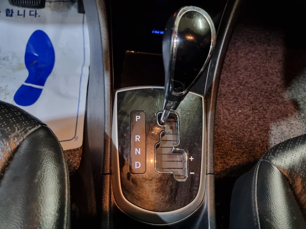 HYUNDAI Accent - Vista 9