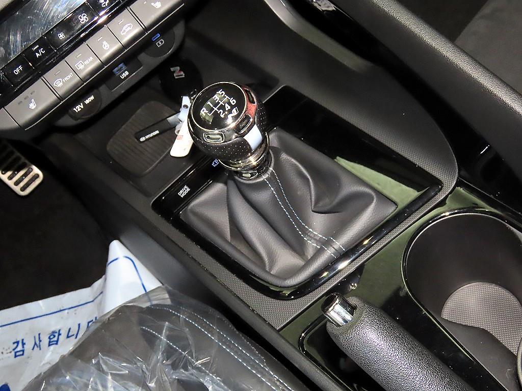 HYUNDAI Avante - Vista 12