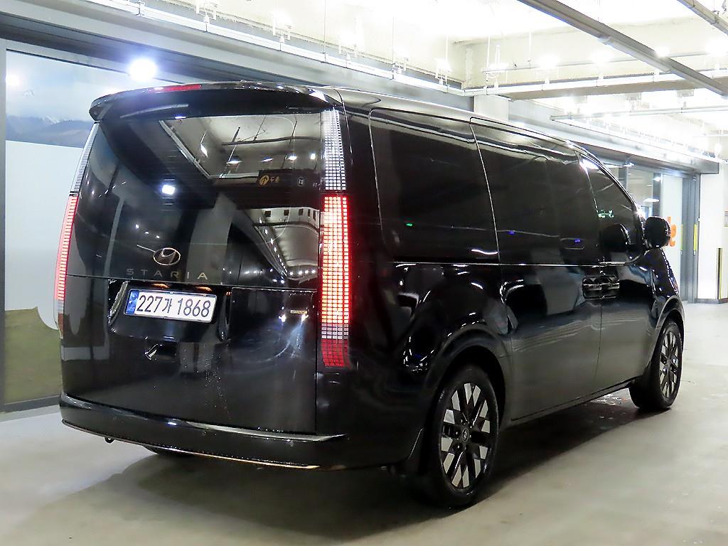HYUNDAI Staria - Vista 4