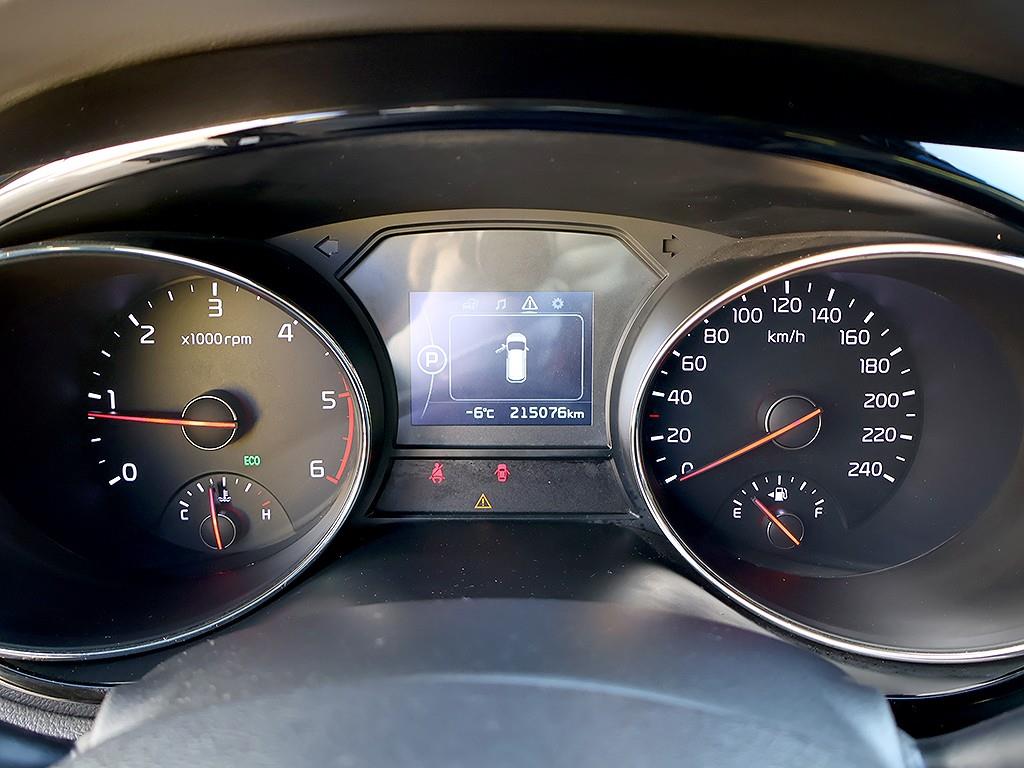 KIA Carnival - Vista 11