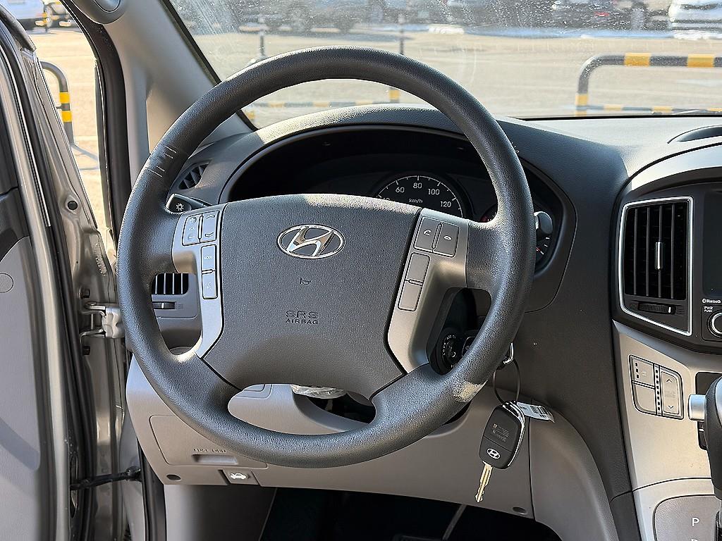 HYUNDAI Starex - Vista 8