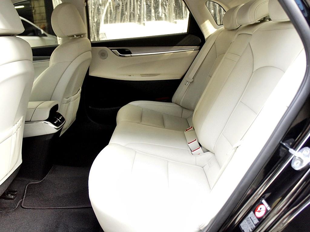 HYUNDAI Grandeur - Vista 11