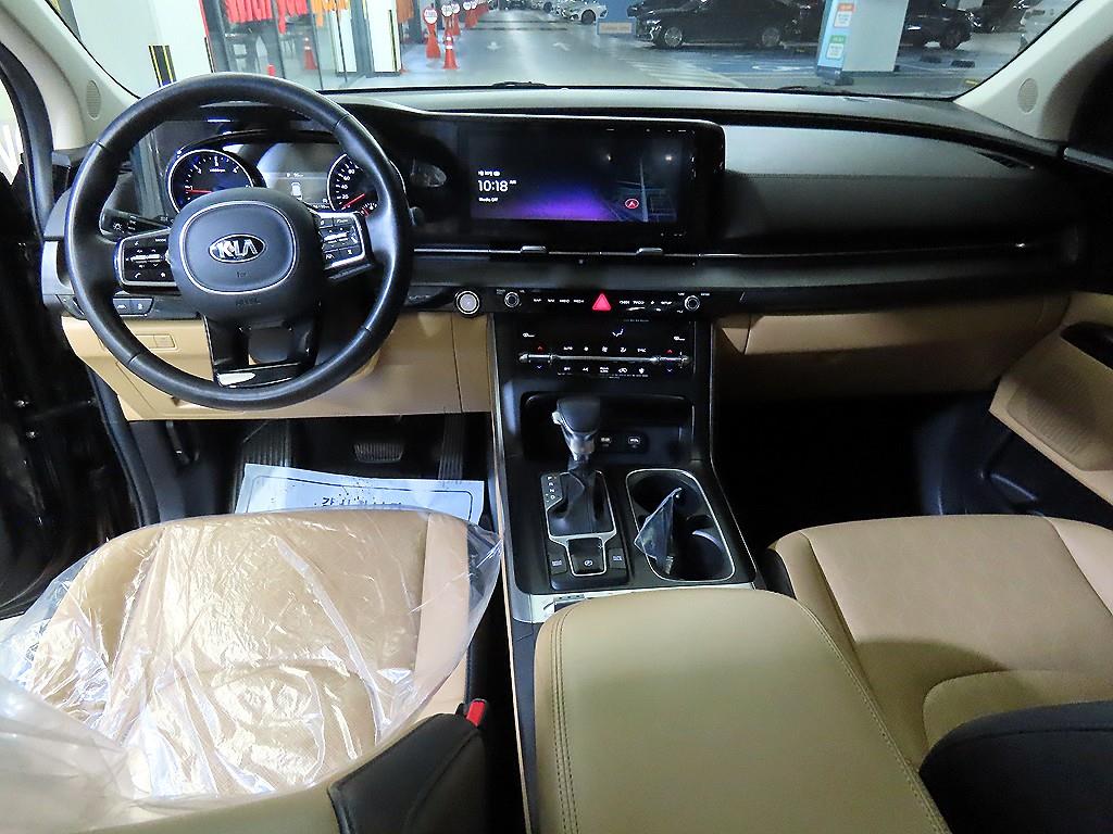 KIA Carnival - Vista 11