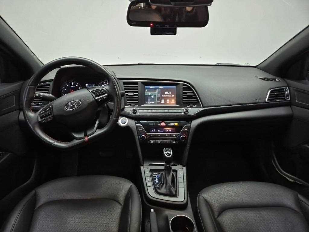 HYUNDAI Avante - Vista 7