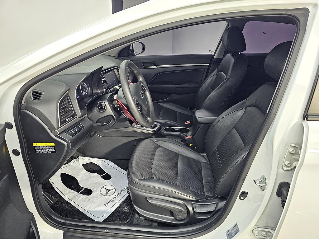 HYUNDAI Avante - Vista 8