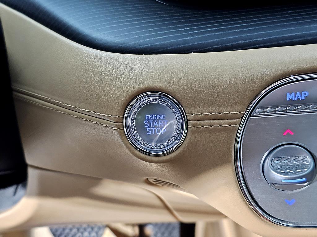 Genesis G90 - Vista 11