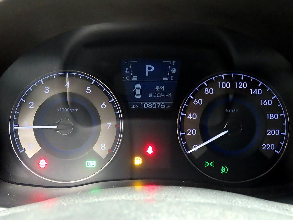 HYUNDAI Accent - Vista 8