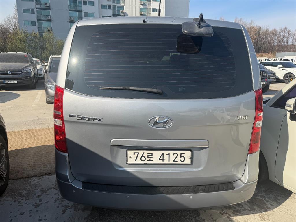 HYUNDAI Starex - Vista 4