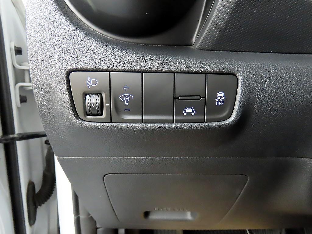 HYUNDAI Kona - Vista 12