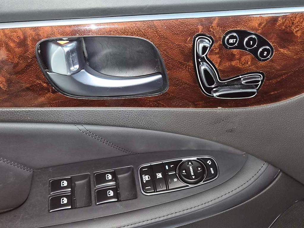 HYUNDAI Equus - Vista 12