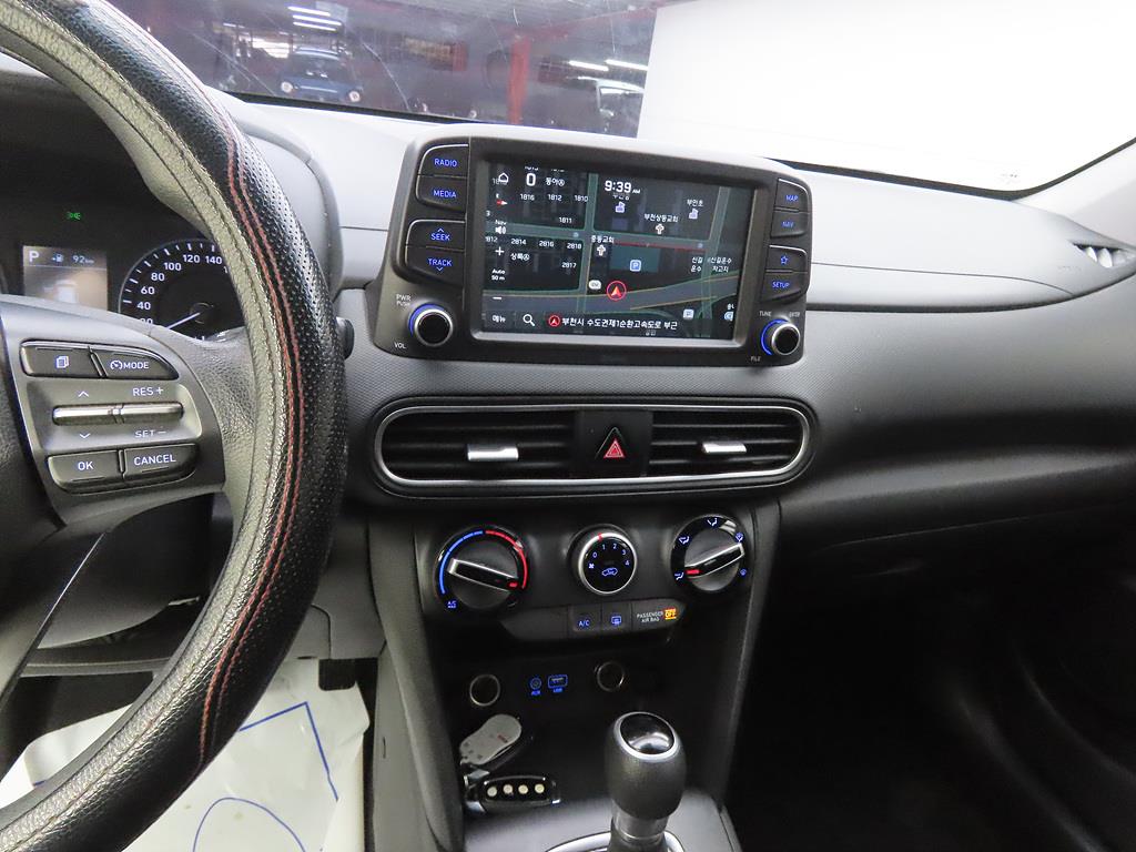 HYUNDAI Kona - Vista 10