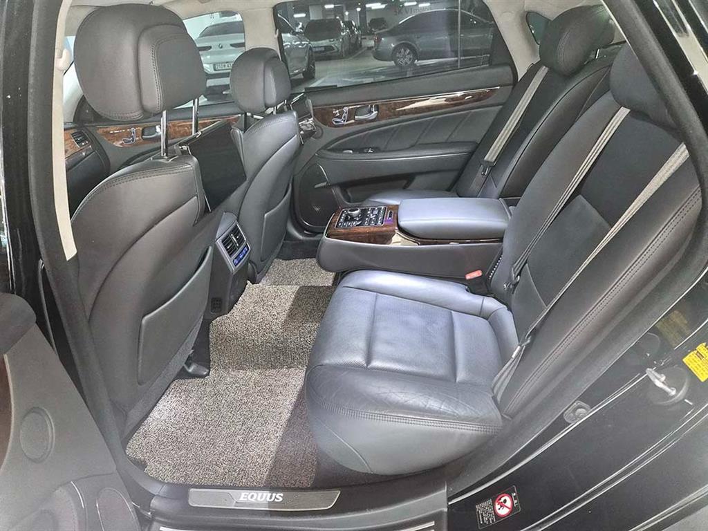 HYUNDAI Equus - Vista 7