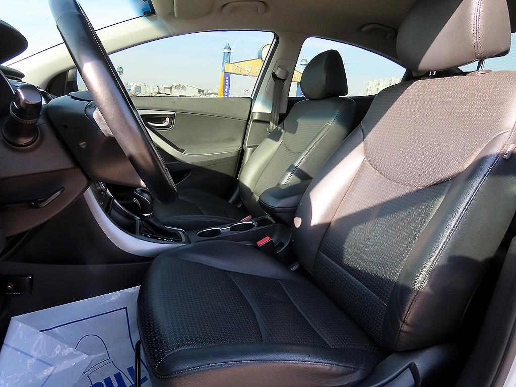 HYUNDAI Avante - Vista 5