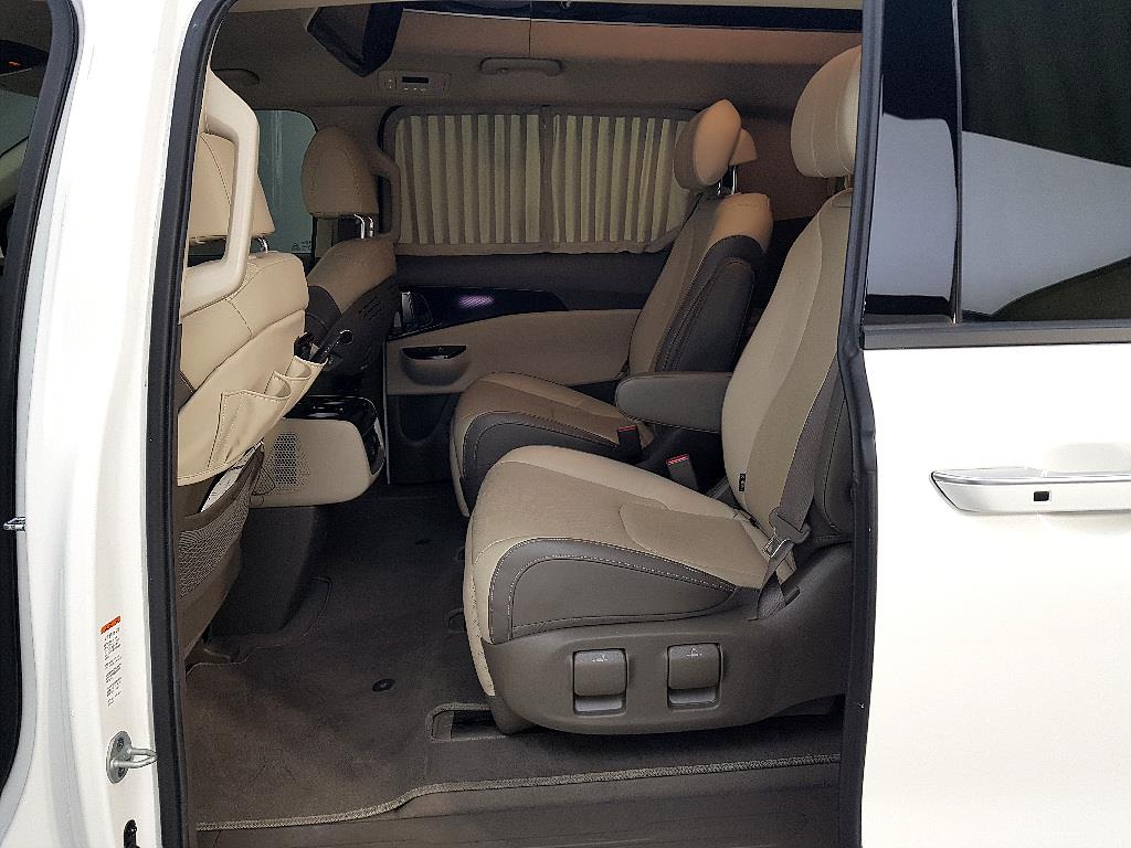 KIA Carnival - Vista 9
