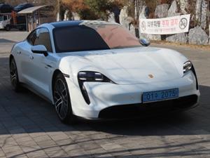 Porsche Taycan - Vista 4