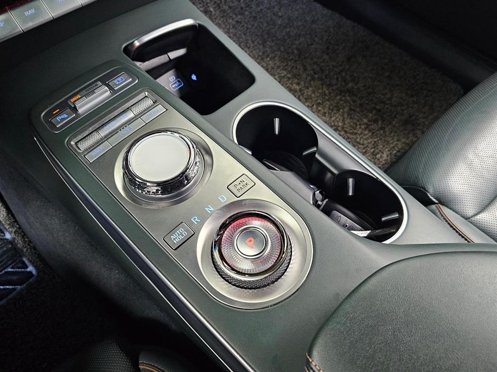 Genesis GV70 - Vista 9