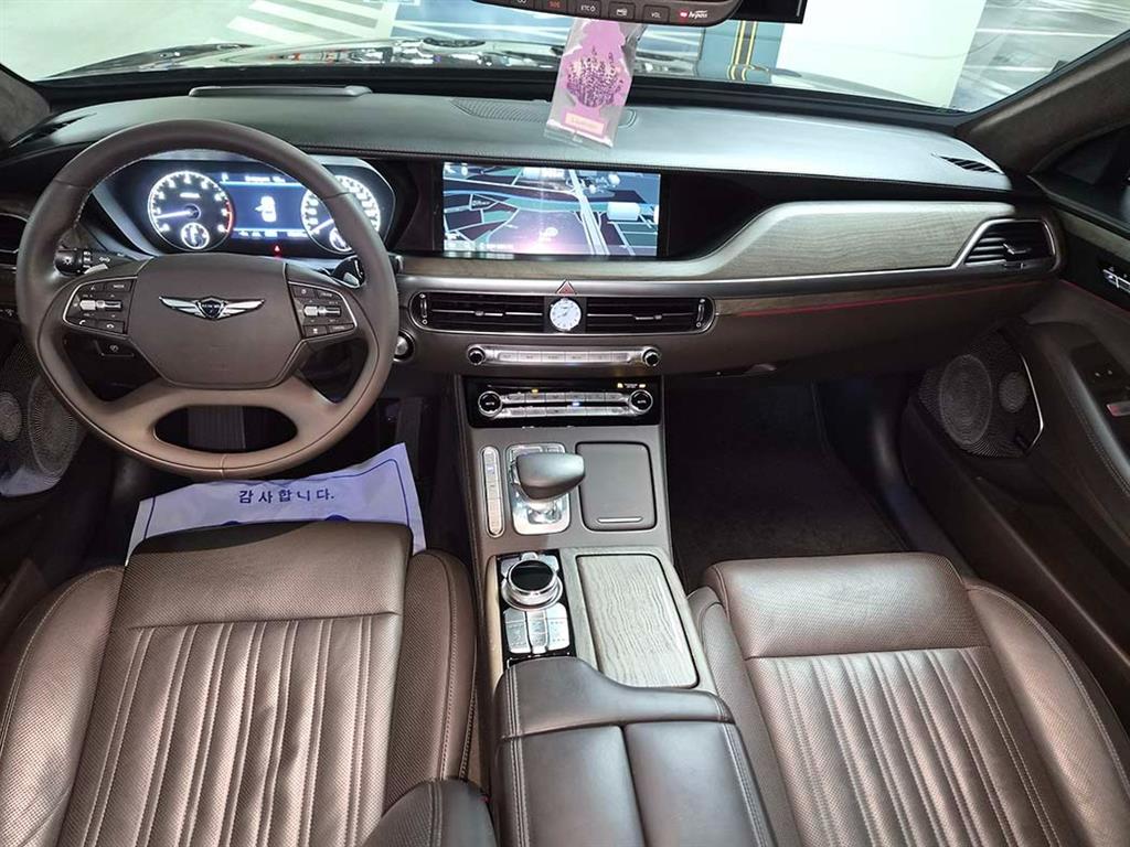 Genesis G90 - Vista 10