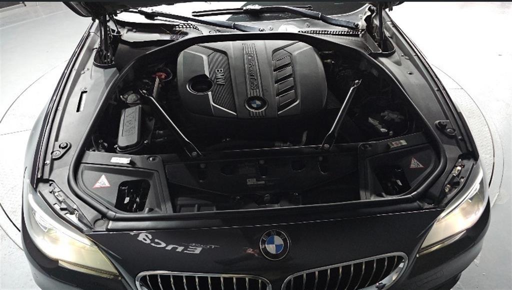 BMW 5 Series - Vista 5