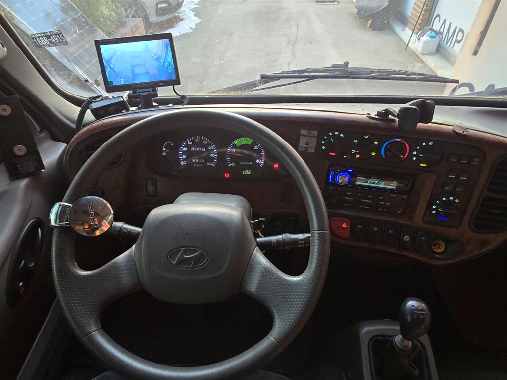 medium and large bus Hyundai bus - Vista 5