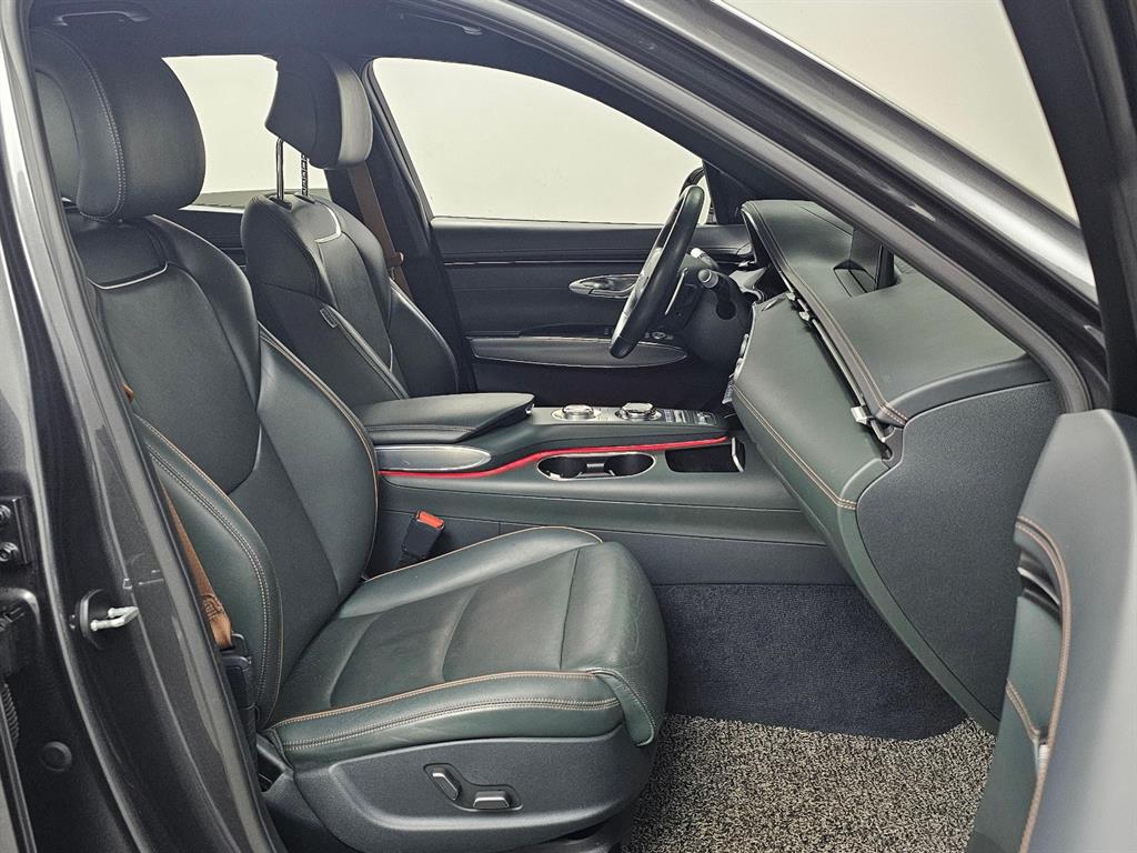 Genesis GV70 - Vista 10