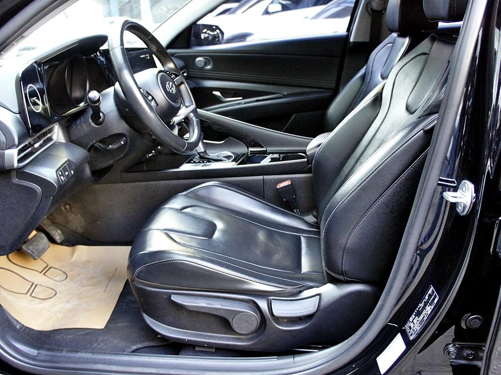 HYUNDAI Avante - Vista 9