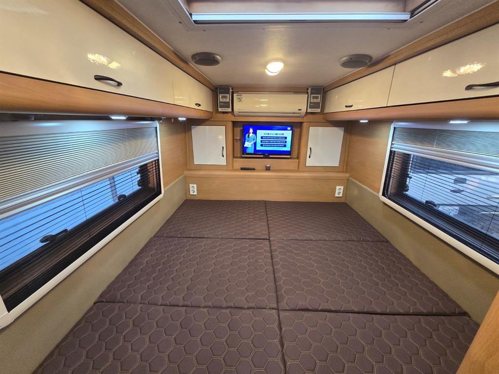 medium and large bus Hyundai bus - Vista 11